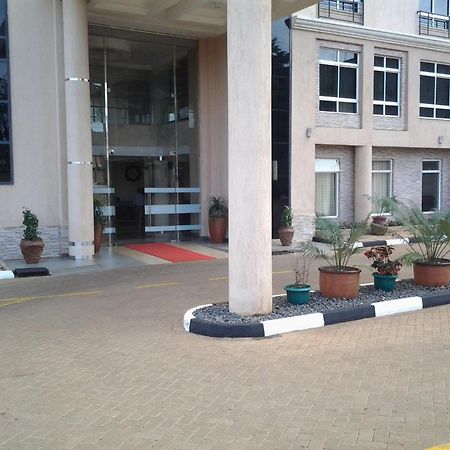 Three Steers Hotel Meru Exterior photo